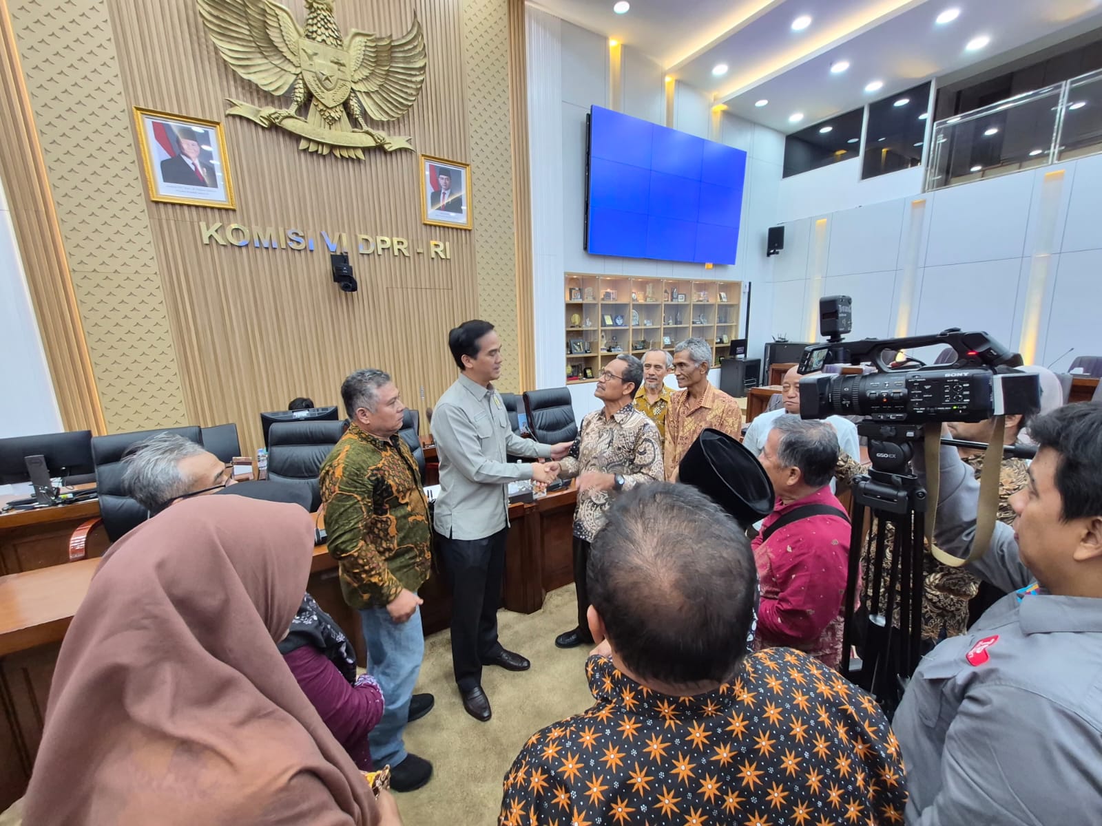 DPR RI